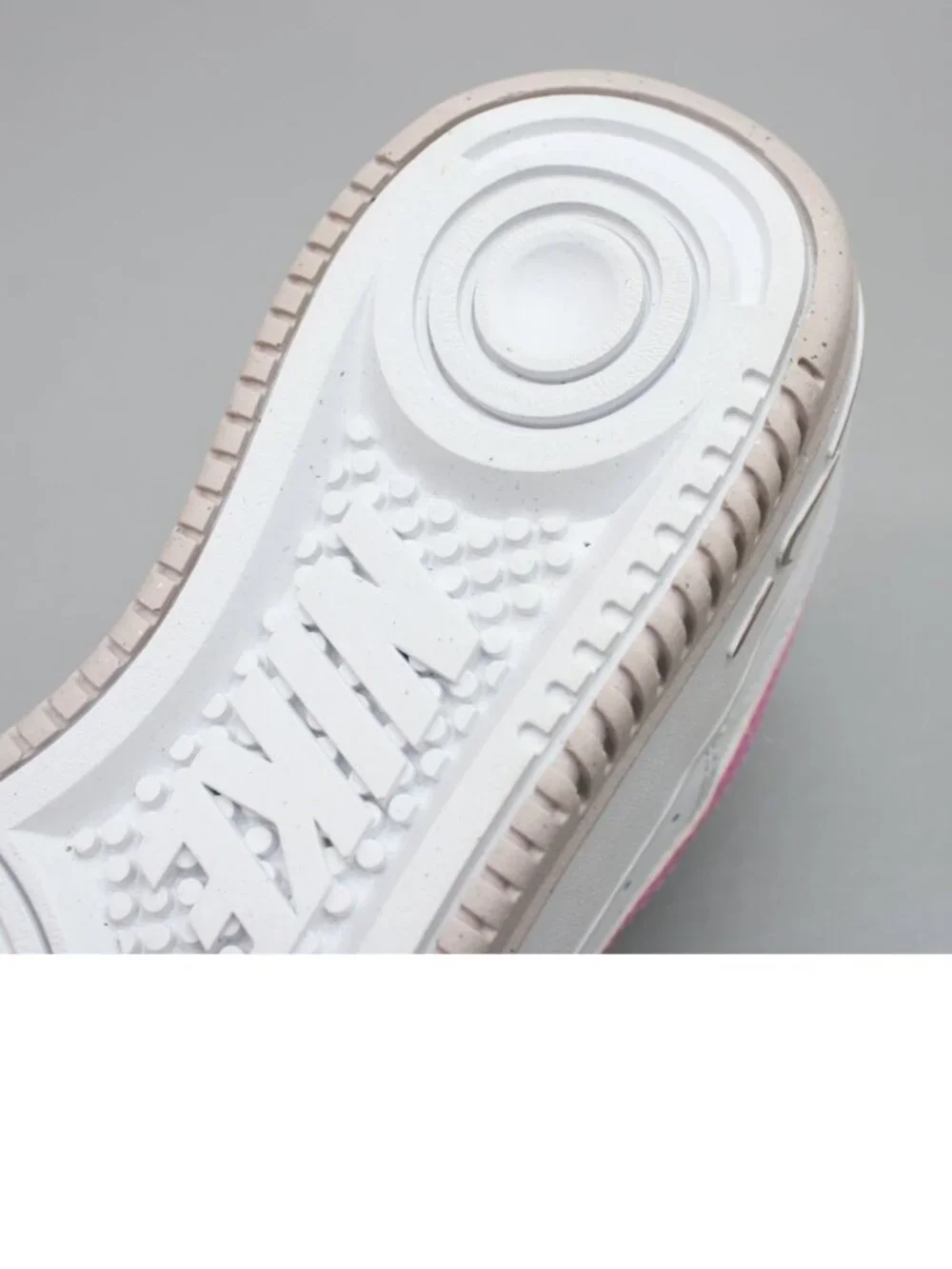 Nike Ladies 8 Gamma Force White/Playful Pink Tennis Shoes Sneakers - FZ3613-100 - Picture 11 of 12